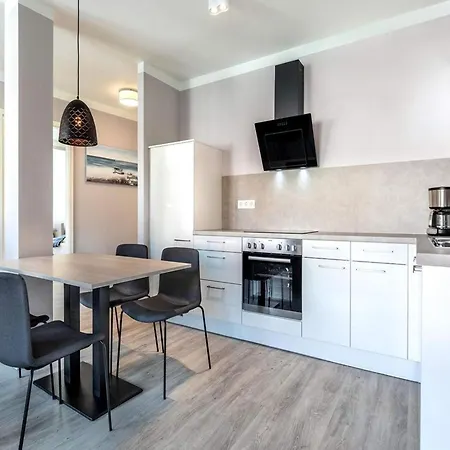 Travemuende Beachside Bliss, Six Guest Holiday home *